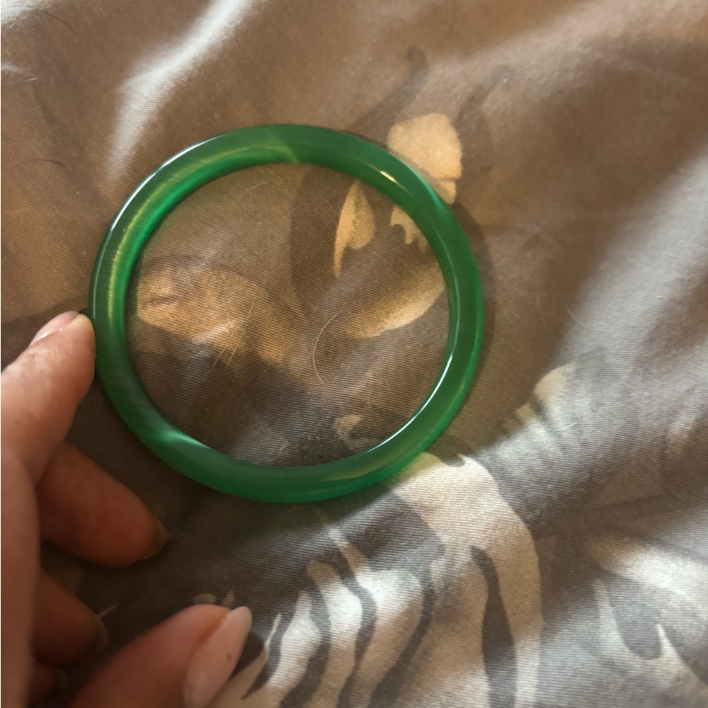 Vibrant Green Cat Eye 👁️ Bangle Bracelet - Picture 3 of 4